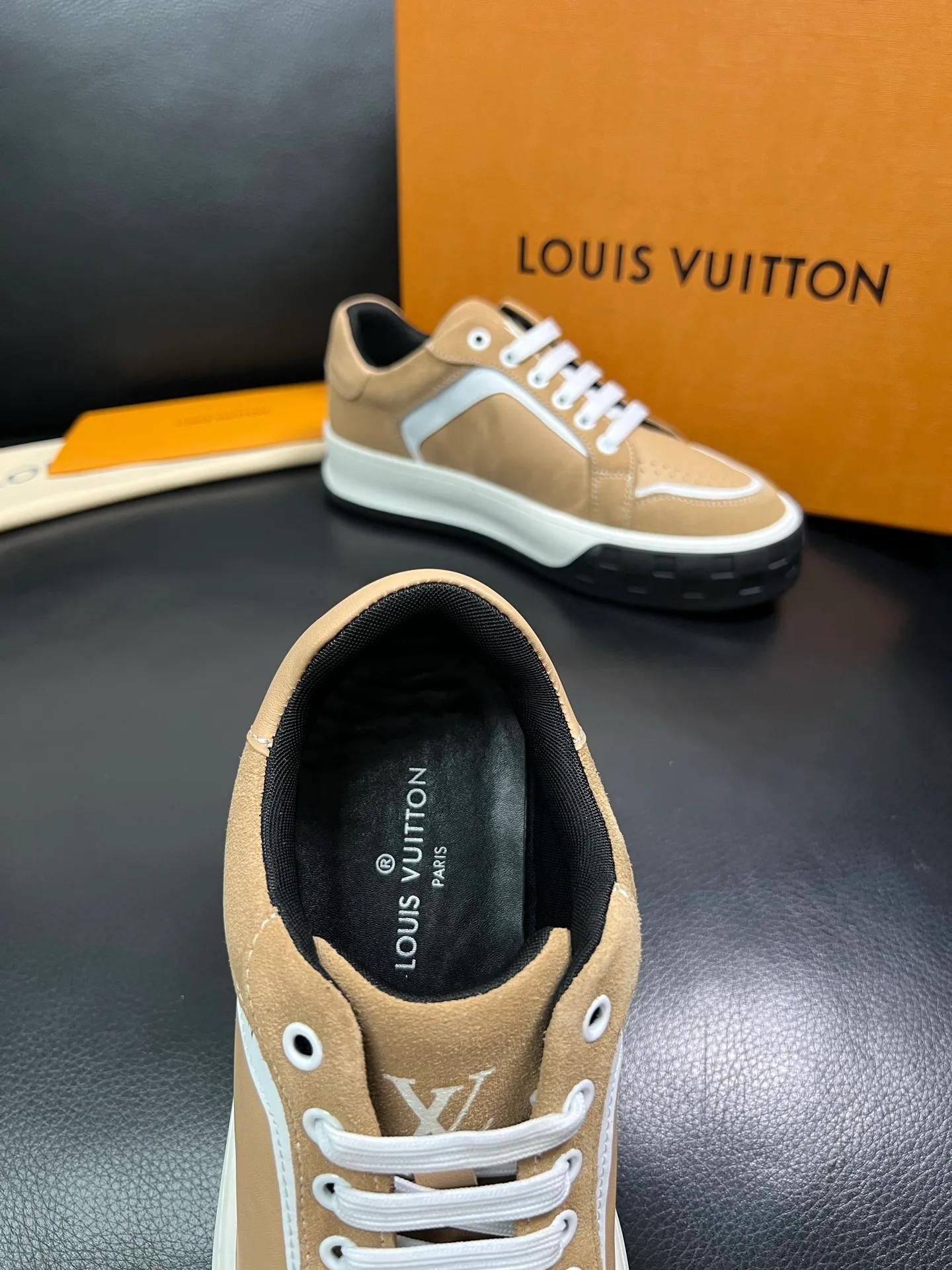 Men's shoes 💰740 Lv top purchase Louis Vuitton, counter synchronization, uppers imported from Italy cowhide, imported mesh padding soft and comfortable, soles: original soles specially provided by the original factory, T men's shoes 💰U exclusive movable molded soles super comfortable, original factory and single goods, high quality, welcome to compare, code number 39-44 (customized 38-45) 85858